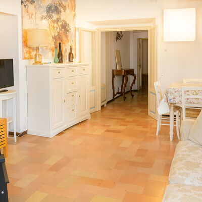 Appartamento la Fontana, Assisi: Meubles, Design Intérieur, Sol, Sol, Bois, Plafond, Pièce, Éclairage, Salon, Canapé