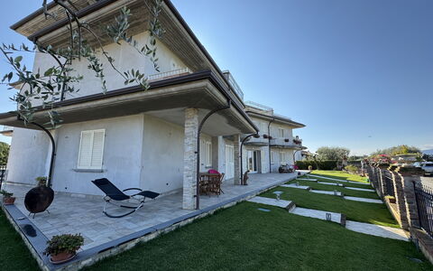 Villa al Glicine: Zone Résidentielle, Domicile, Maison, Architecture, Toit, Biens, Balcon, Manoir, Hacienda, Villa