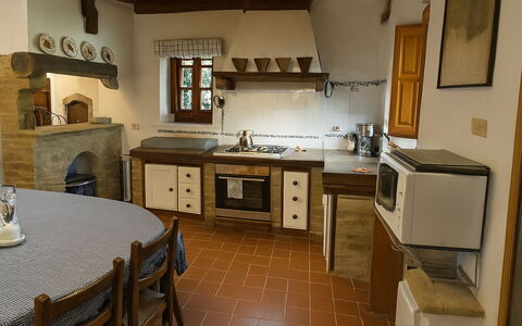 Novellina: Cuisine, Design Intérieur, Sol, Bois, Meubles, Appareil De Cuisine, Comptoir, Plafond, Cabinetry, Pièce