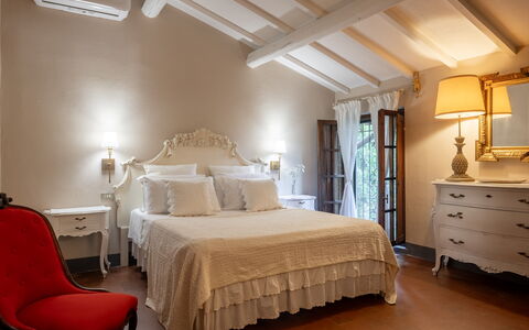 Podere la Botte, Pool, Lari: Meubles, Lit, Design Intérieur, Chambre, Literie, Drap De Lit, Textile, Linge, Sol, Sol