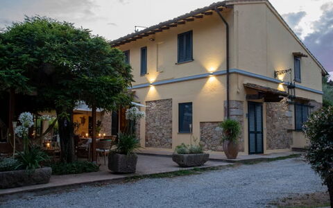 Podere la Botte, Pool, Lari: Porte, Domicile, Pot De Fleur, Ombre, Plante D'Appartement, Biens, Cour, Store, Balcon, Allée