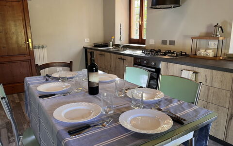 Villa Vindelbono: Meubles, Bois, Design Intérieur, Table, Sol, Table Cuisine Et Salle A Manger, Chaise, Éclairage, Cuisine, Pièce
