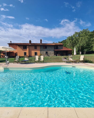 Villa Vindelbono: Bleu, Piscine, Recours, Mobilier De Jardin, Loisir, Eco Hôtel, Biens, Hacienda, Thermes, Caractéristique De L'Eau