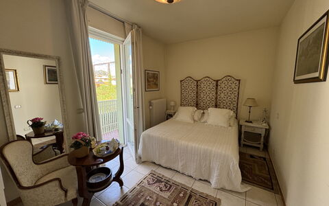 Liz: Meubles, Sol, Sol, Design Intérieur, Éclairage, Chambre, Lit, Pièce, Linge, Literie