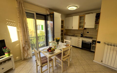 Al Civico 80: Meubles, Bois, Sol, Design Intérieur, Sol, Table Cuisine Et Salle A Manger, Chaise, Table, Salle À Manger, Pièce