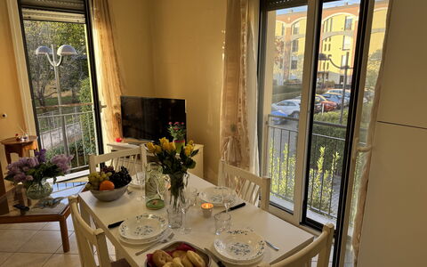 Al Civico 80: Meubles, Bois, Design Intérieur, Chaise, Table, Sol, Table Cuisine Et Salle A Manger, Salle À Manger, Sol, Pièce