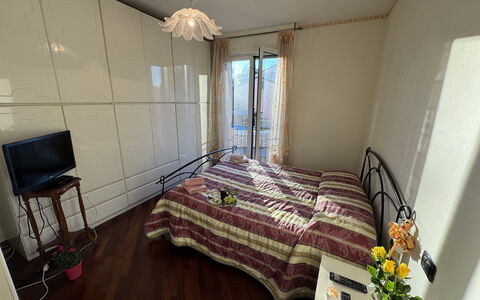 Al Civico 80: Lit, Meubles, Chambre, Design Intérieur, Sol, Sol, Drap De Lit, Pièce, Literie, Bois