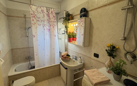 Al Civico 80: Luminaire Plomberie, Salle De Bains, Design Intérieur, Sol, Sol, Lavabo, Évier, Robinet, Plomberie, Éclairage