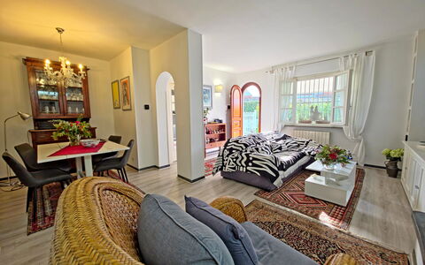 I Cipressi: Meubles, Design Intérieur, Canapé, Sol, Bois, Sol, Pièce, Salon, Plafond, Appartement