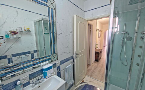 I Cipressi: Sol, Sol, Design Intérieur, Luminaire Plomberie, Pièce, Plomberie, Salle De Bains, Plafond, Robinet, Évier