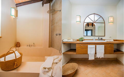 Villa Lodolaio: Design Intérieur, Sol, Bois, Sol, Luminaire Plomberie, Lavabo, Salle De Bains, Éclairage, Plafond, Plomberie