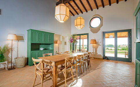 Villa Lodolaio: Meubles, Design Intérieur, Plafond, Table, Sol, Table Cuisine Et Salle A Manger, Chaise, Salle À Manger, Luminaire, Lustre