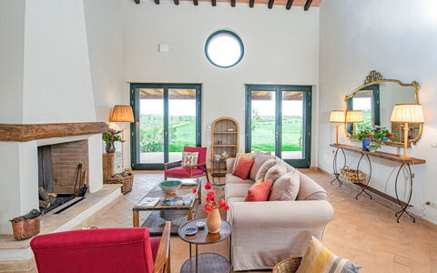 Villa Lodolaio: Meubles, Mur, Design Intérieur, Domicile, Table, Éclairage, Chaise, Sol, Canapé, Salon