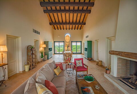 Villa Lodolaio: Meubles, Domicile, Biens, Plafond, Chaise, Villa, Salon, Ferme, Conception, Plante D'Appartement