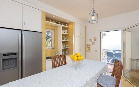 La Terrazza sul Mare: Meubles, Sol, Design Intérieur, Bois, Sol, Plafond, Cuisine, Table Cuisine Et Salle A Manger, Salle À Manger, Chaise