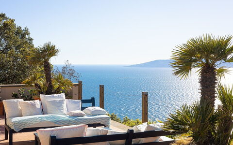 La Terrazza sul Mare: Bleu, Meubles, Mobilier De Jardin, Mer, Chaise, Cotiers Et Relief Océaniques, Ombre, Océan, Recours, Côte