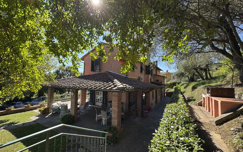 Casa Mia: Maison, Arbuste, Zone Résidentielle, Domicile, Toit, Chalet, Biens, Jardin, Aménagement Paysager