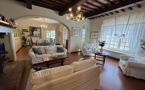 Casa Mia: Meubles, Design Intérieur, Canapé, Sol, Plafond, Bois, Sol, Salon, Table, Pièce