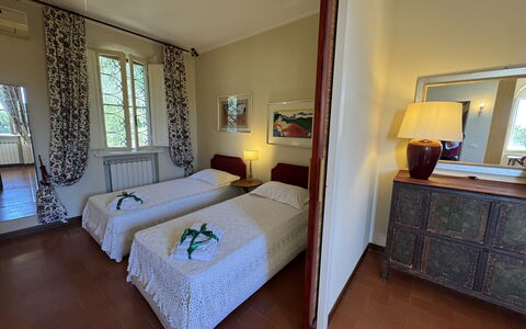 Casa Mia: Meubles, Sol, Sol, Pièce, Lit, Tache De Bois, Chambre, Linge, Dur, Cadre