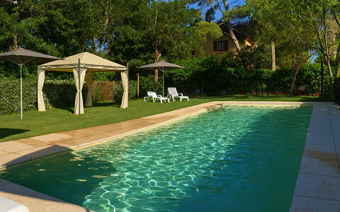 Appartamento Ibisco Seaside and Pool: Piscine, Recours, Ombre, Arrière-Cour, Jardin, Eco Hôtel, Loisir, Aménagement Paysager, Hacienda, Caractéristique De L'Eau