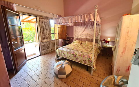 Suite Orchidea Seaside and Pool: Meubles, Design Intérieur, Table, Linge, Sol, Sol, Chaise, Lit, Chambre, Pièce