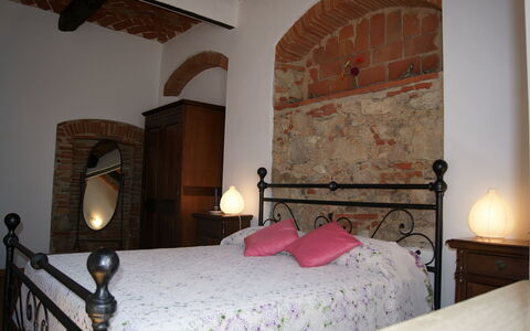 Appartamento Lavanda Seaside and Pool: Mur, Meubles, Chambre, Lit, Design Intérieur, Drap De Lit, Literie, Plafond, Cadre De Lit, Pièce