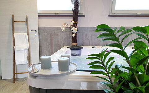 Appartamento Papavero Seaside and Pool: Design Intérieur, Sol, Sol, Luminaire Plomberie, Plomberie, Plante D'Appartement, Robinet, Pot De Fleur, Salle De Bains, Matériau Naturel