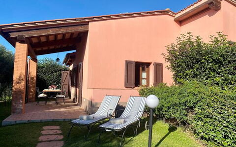 Appartamento Papavero Seaside and Pool: Domicile, Maison, Zone Résidentielle, Toit, Porte, Ombre, Ferme, Chalet, Jardin, Mobilier De Jardin