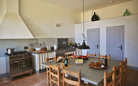 Casale Il Rondò, Private Pool, Città della Pieve: Meubles, Sol, Cuisine, Design Intérieur, Bois, Plafond, Comptoir, Appareil De Cuisine, Sol, Éclairage