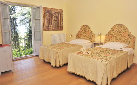 Casale Il Rondò, Private Pool, Città della Pieve: Mur, Meubles, Design Intérieur, Pièce, Linge, Chambre, Lit, Literie, Drap De Lit, Chaise