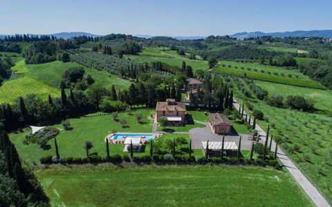 Villa Peccioli: Biens, Hacienda, Aliments, Pelouse, Villa, Plantation, Manoir, Aménagement Paysager, Parc, Ferme
