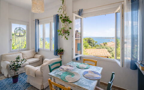 La Torre sul Ponte, Seaview, Garden: Meubles, Domicile, Chaise, Table Cuisine Et Salle A Manger, Plante D'Appartement, Balcon, Ombre, Eco Hôtel, Pot De Fleur, Linge