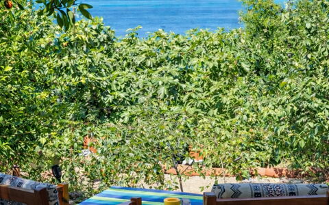 La Torre sul Ponte, Seaview, Garden: Bleu, Meubles, Été, Mobilier De Jardin, Chaise, Mer, Printemps, Ombre, Océan, Tropiques