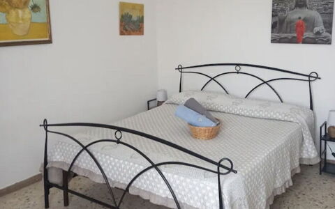 La Torre sul Ponte, Seaview, Garden: Lit, Chambre, Sol, Literie, Sol, Cadre De Lit, Meubles, Drap De Lit, Design Intérieur, Pièce