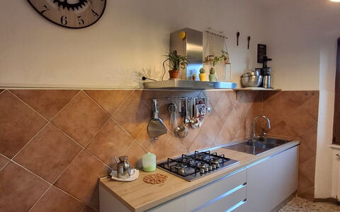 La Torre sul Ponte, Seaview, Garden: Cuisine, Appareil De Cuisine, Comptoir, Principaux Appliance, Sol, Cuisinière, Design Intérieur, Électroménager, Bois, Le Fourneau