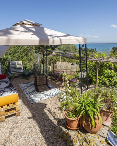 La Torre sul Ponte, Seaview, Garden: Meubles, Mobilier De Jardin, Chaise, Jardin, Pot De Fleur, Tableau De Plein Air, Ombre, Structure En Plein Air, Patio