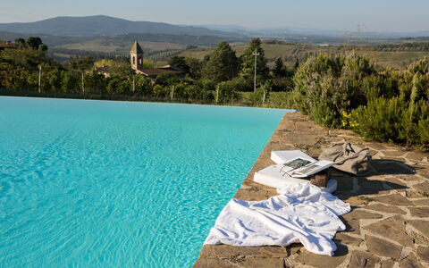 Podere Sangiovese, Pool and View in Chianti: Bleu, Piscine, Composite, Recours, Thermes, Caractéristique De L'Eau, Ville Resort, Hacienda, Eco Hôtel