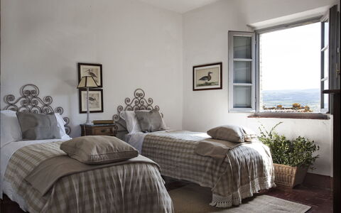 Podere Sangiovese, Pool and View in Chianti: Chambre, Meubles, Lit, Linge, Literie, Drap De Lit, Cadre De Lit, Domicile, Oreiller, Pièce