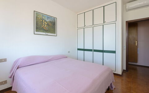 Montparnasse: Lit, Design Intérieur, Chambre, Sol, Sol, Drap De Lit, Pièce, Literie, Plafond, Cadre De Lit