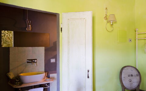 Le Tre Virtù Luxury Relais, Private Pool, Mugello: Mur, Design Intérieur, Bois, Luminaire Plomberie, Éclairage, Sol, Plomberie, Salle De Bains, Sol, Lavabo