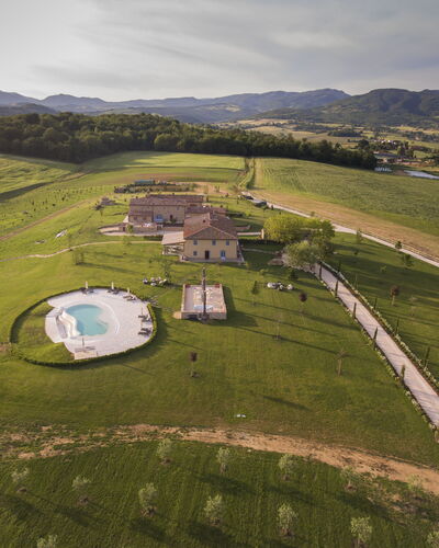 Le Tre Virtù Luxury Relais, Private Pool, Mugello: Plaine, Biens, Ferme, Photographie Aérienne, Vue Du Ciel, Piscine, Villa