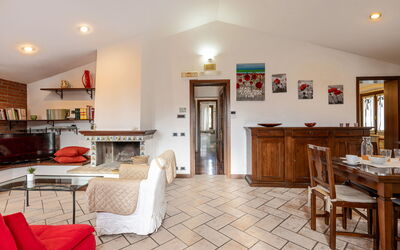 Casa Miramonti: Meubles, Design Intérieur, Sol, Sol, Bois, Plafond, Pièce, Éclairage, Canapé, Salon