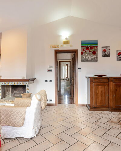 Casa Miramonti: Meubles, Design Intérieur, Sol, Sol, Bois, Plafond, Pièce, Éclairage, Canapé, Salon