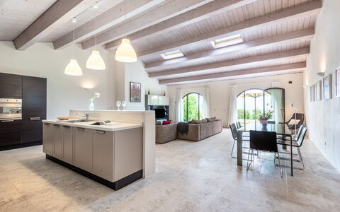 Cignella Resort: Design Intérieur, Sol, Meubles, Plafond, Bois, Sol, Luminaire, Éclairage, Cuisine, Architecture