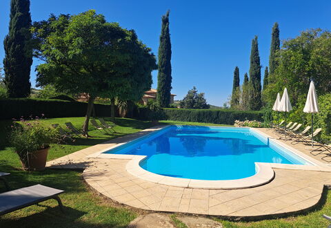 Podere Peteglia: Piscine, Bleu, Recours, Jardin, Biens, Eco Hôtel, Aménagement Paysager, Ombre, Hacienda, Thermes