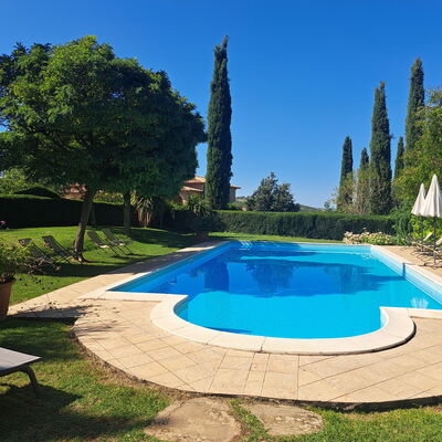 Podere Peteglia: Piscine, Bleu, Recours, Jardin, Biens, Eco Hôtel, Aménagement Paysager, Ombre, Hacienda, Thermes