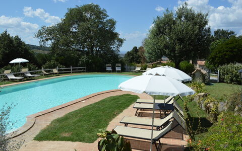 Agriturismo Bellavista, Private Pool, Val D'Orcia: Piscine, Mobilier De Jardin, Recours, Jardin, Hacienda, Aménagement Paysager, Biens, Pelouse, Cour, Ombre