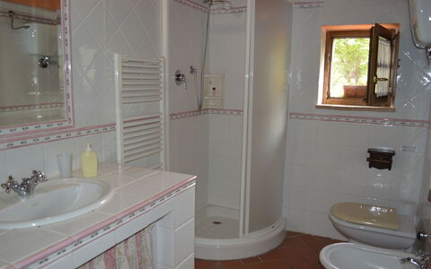 Agriturismo Bellavista, Private Pool, Val D'Orcia: Sol, Luminaire Plomberie, Design Intérieur, Sol, Salle De Bains, Lavabo, Évier, Pièce, Robinet, Plomberie