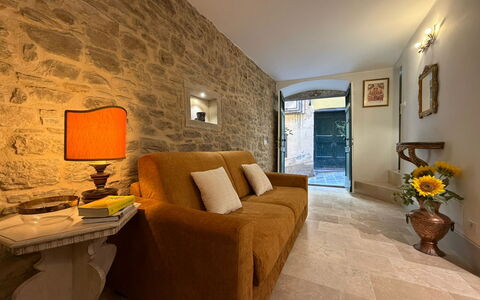 Casa Amandoli: Mur, Sol, Design Intérieur, Meubles, Plafond, Sol, Éclairage, Canapé, Pièce, Salon