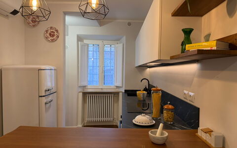 Casa Amandoli: Design Intérieur, Sol, Meubles, Bois, Luminaire, Comptoir, Cuisine, Plafond, Éclairage, Appareil De Cuisine